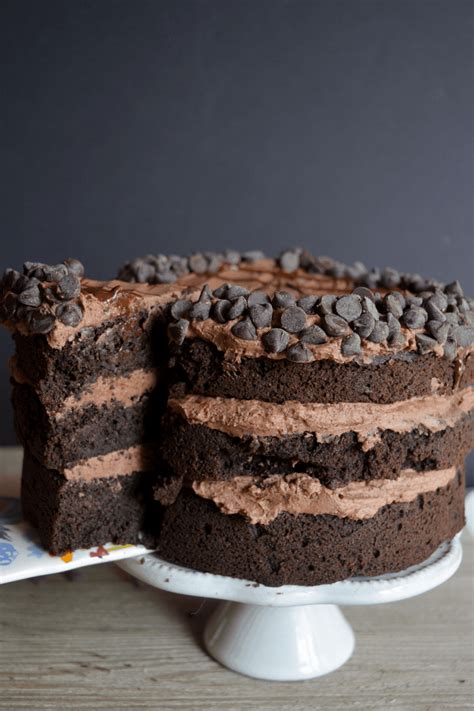 Basic Chocolate Layer Cake Recipe : How to Cook Tasty Chocolate Layer Cake Recipe