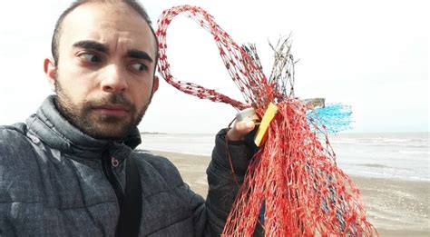 Eraclio il colosso di barletta. A Barletta troppa plastica sulla spiaggia, salviamo il ...