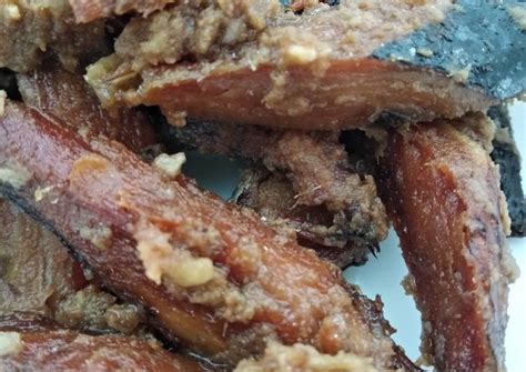Ikan tongkol dengan bumbu sambal balado yang gurih dan pedasnya mantap. Resep Ikan Tongkol Keranjang Bumbu Putih oleh Sarah ...