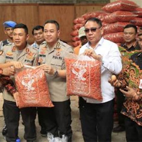 Telur ayam mudah diolah, tapi harus dipastikan kesegarannya, nih. Diduga Gunakan Bahan Dari Telur Busuk, Sebuah Pabrik Kue ...