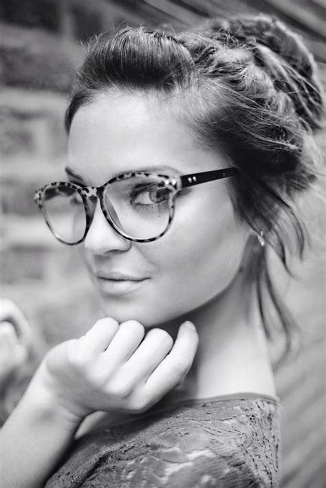 Tortoise Eyeglasses Are A Foolproof Way To Add A Chic Edge To Any Outfit Glasses Fashion