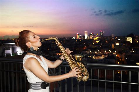 Hire Chill Out Female Sax Sax Player And Singer Scarlett