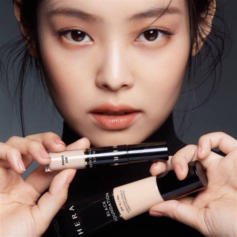 히트곡을 만들고 브리트니와 어께를 나란히 하는 팝스타가 되어 차트 상위권을. VOGUE KOREA on Instagram: "헤라의 뮤즈 제니처럼 이번 가을 완벽한 ...
