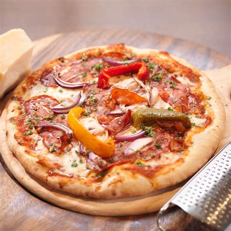 Pizza delambre , les meilleures pizzas du meilleur restaurant italien de paris, livrées à domicile ou au bureau avec deliveroo ! Pizza au jambon et aux poivrons | Recette | Recette pizza ...