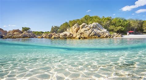 Sardinien ist auch die insel der tropischen strände. De mooiste stranden van Sardinië | Corendon Inspiratie