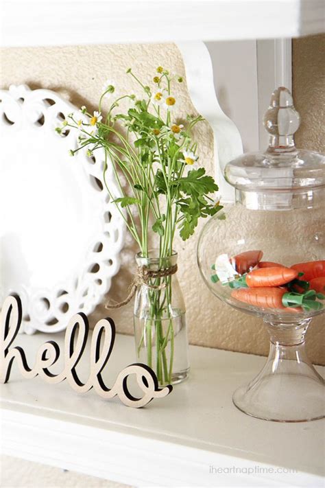 She decorates her home inside and out with the cutest seasonal. 20 Dashing & Inexpensive DIY Spring Decorations To ...