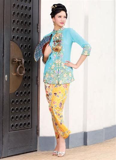 ﻿baba nyonya tradisional clothes kebaya!!! Elegansi Kebaya Encim Peranakan | Busana batik, Gaun batik ...