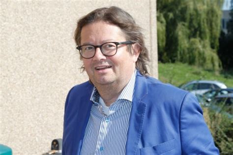 Смотреть marc coucke скачать mp4 360p. 1,3 miljard euro voor Marc Coucke - De Standaard