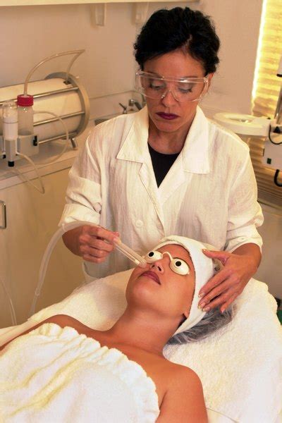 Medical assistants are essential members of the healthcare team. Dermatologist Assistant Requirements - Woman