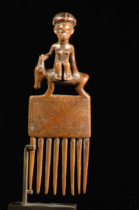 Épinglé Par Jean Hand Sur African Combs Art Africain Traditionnel