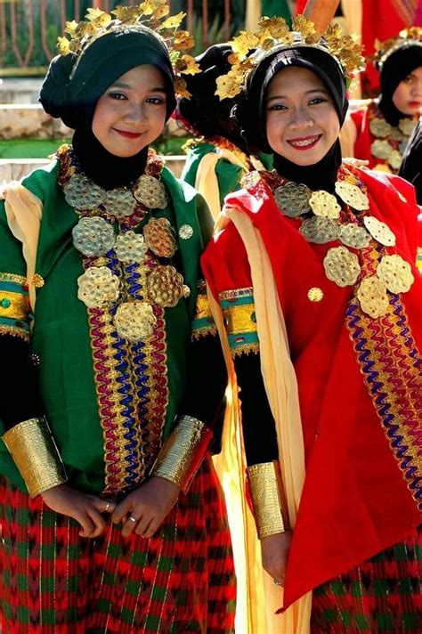24/7 customer service · no booking fees · secure booking Macam macam Pakaian Adat Indonesia dari 34 Provinsi (+ GAMBAR)