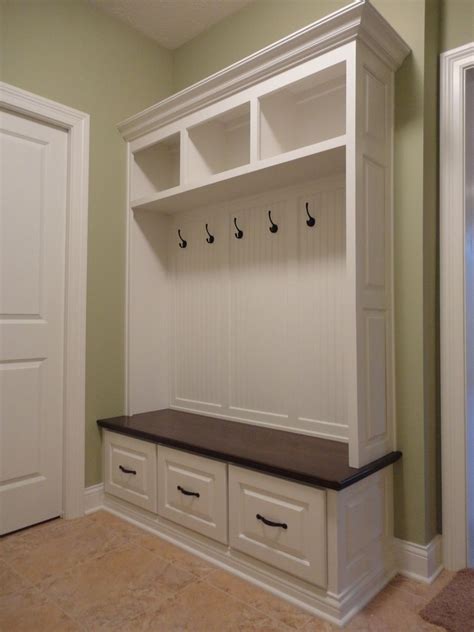 Mudroom Storage Units That Will Present Tidy Impression At The Entryway