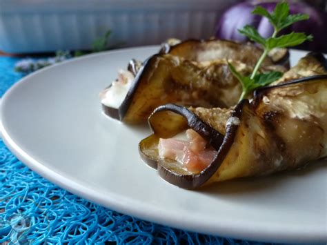 Questi involtini hanno un ripieno molto saporito, sono facili da realizzare e per velocizzare i tempi di preparazione è possibile utilizzare le melanzane 4 fette di prosciutto crudo. Involtini di melanzane con prosciutto crudo e mozzarella ...
