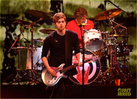 One Direction And 5 Seconds Of Summer Heat Up Jingle Ball La 2015 Photo