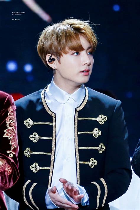 Paket bts meal terdiri dari 9 pcs chicken mc nugget, french fries, cola. Pin oleh Ash Pahilona di BTS | Jeon jungkook, Jungkook ...