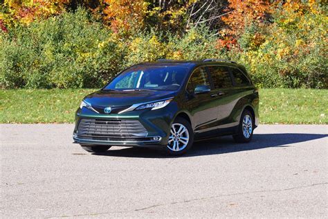 2021 Toyota Sienna Is A Hybrid Only Van With Lots Of Functionality