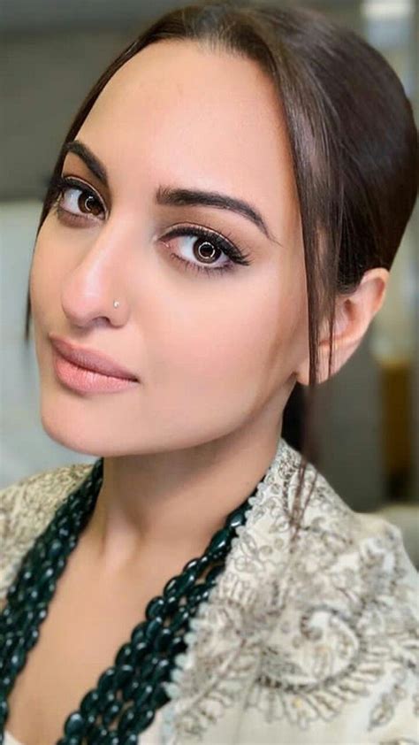 Pin By Picsforevery1 On Sonakshi Sinha Beautiful Girl Face Beauty Girl Beautiful Bollywood