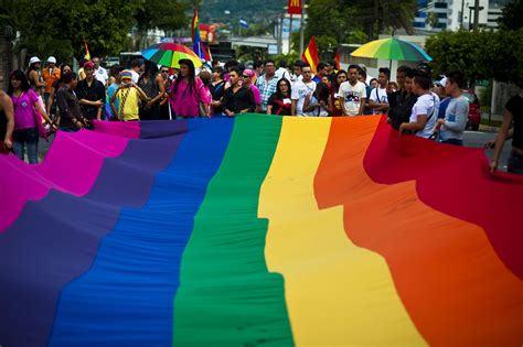 Homosexualidad Un Tema Que Confronta A La Sociedad Univision