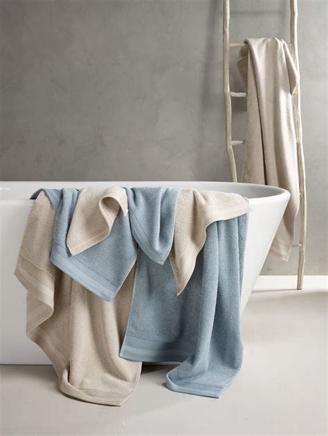 Design Experts Advise Against Bathroom Towel Colors Decoomo