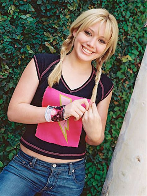 these 15 outdated lizzie mcguire outfits will make you all sorts of 00s nostalgic — photos