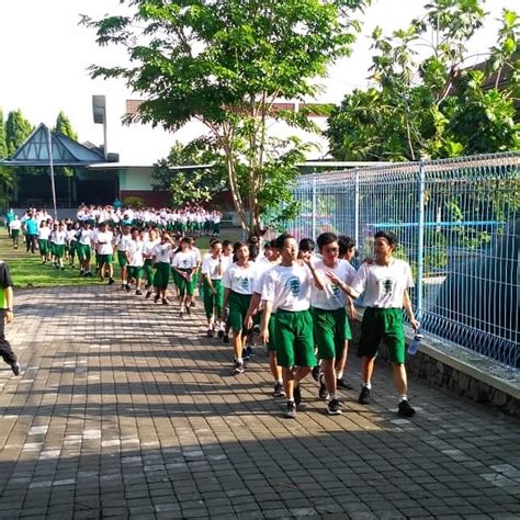 Bentuknya yang mudah ditata menjadikannya dekorasi natal favorit bagi setiap rumah. PAS Selesai, Saatnya Mempersiapkan Diri Menyambut Natal ...