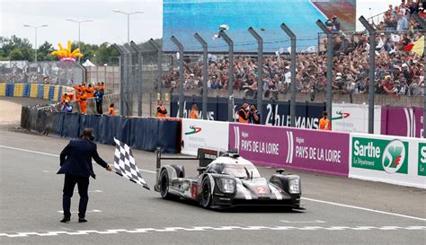Das wetter könnte das fahrerfeld deswegen vor herausforderungen stellen. Porsche siegt in Le Mans - 5233 Kilometer am Limit