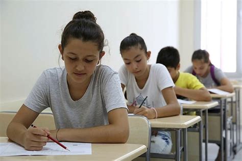 İstanbul'da öğrenim görmek isteyen adaylar için liselerin taban puanları ve kontenjanları. 2020 LGS lise taban puanları İstanbul, Ankara, İzmir! Lise ...