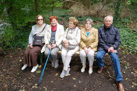 Era un abogado extrovertido y muy reconocido por sus reuniones y fiestas sociales en las que. Senioren engagieren sich für Bänke am Uferweg - Köpenick