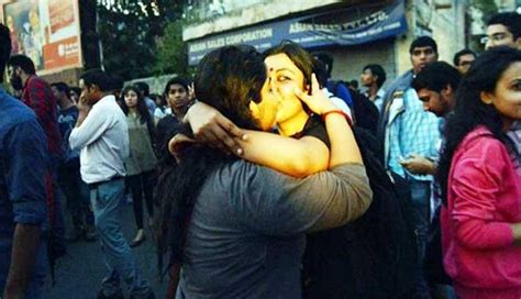 Keralas Kiss Of Love Returns To Protest Senas Moral Policing Catch News