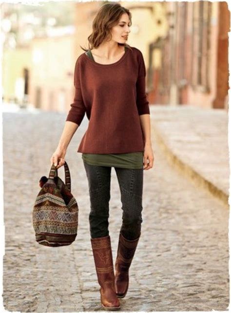 Find over 100+ of the best free autumn clothing images. Fall Street Style Fashion for Women 2020 | FashionGum.com