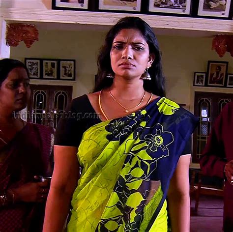 Krithika Vamsam Tamil Tv Serial Actress Sari Caps