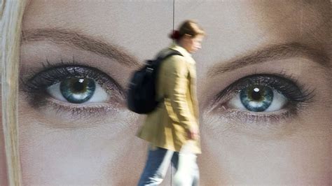 What causes that feeling of being watched - BBC Future
