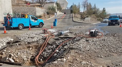 El Paso Water Crews Repairing Water Main Break In West El Paso Ktsm 9 News