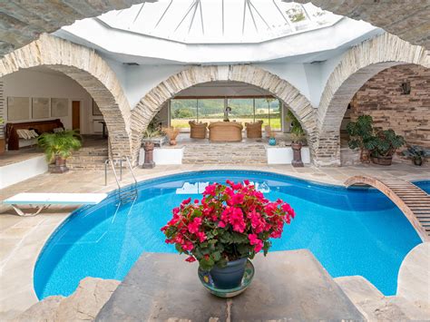 Earth-Sheltered Home Is A Luxury Underground Retreat