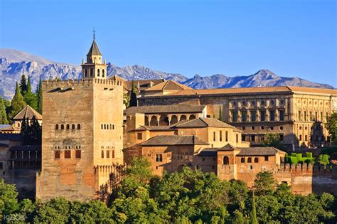 Tour Guiado Por La Alhambra Y El Generalife De Granada Andalucía España