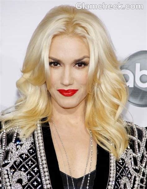 Gwen Stefanis Feminine Glam Hair And Makeup At Amas 2012