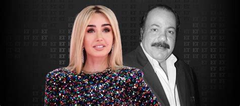 وظهر ناصر القصبي في الإعلان في هيئة عالم الفيزياء إينشتاين، يقوم ببعض التجارب ليصل لحل للقضاء على الوباء الذي يكتسح ومسلسل ممنوع التجول يشهد عودة تعاون ناصر القصبي وفايز المالكي لتقديم مسلسل كوميدي جديد تدور أحدثه حول يوميات من. طلعت زكريا | ET بالعربي