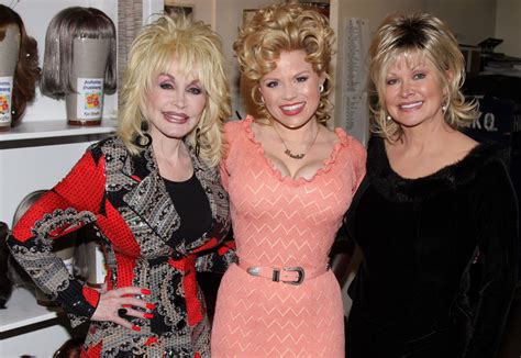 Here's What Dolly Parton's Siblings Are Up to Today - Woman's World