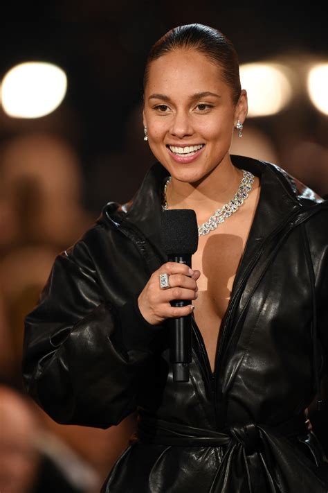 Alicia Keys En Los Grammy O Cuando No Llevar Maquillaje Es Una De Las