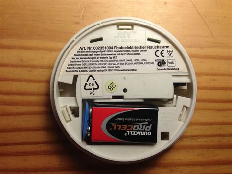 Smoke detectors are intended to make a chirping noise once the battery needs changing. Google employee posts horrifying video that will convince ...