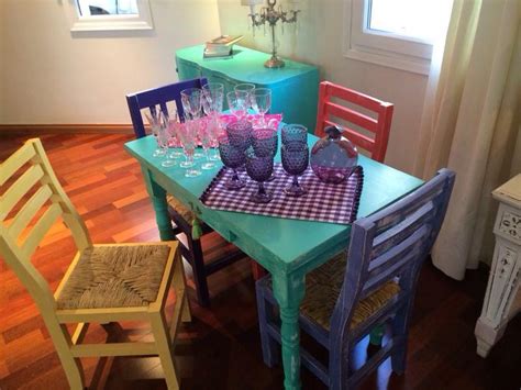 Ha caído entre nuestras manos una mesa de madera y teníamos que darle un cambio de imagen. MESA TURQUESA SILLAS DE COLORES VINTOUCH | Colores ...