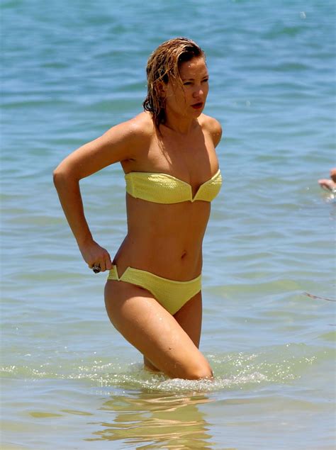 Kate Hudson In Bikini At A Beach In Hawaii Hawtcelebs