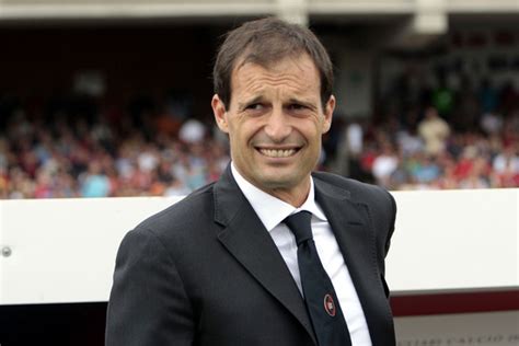 من كريستيانو؟ كي تبدو أنها لا تعرف أفضل لاعب في العالم. خط الوسط بطيئين بـ صراحة بيرلو وامبروسيني وغاتوزو كيفين ...