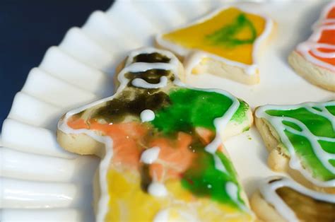 It uses vegetable shortening in place of butter and adds a little bit of orange zest to the dough, but otherwise seems very close to the recipe i once knew. My Favorite Christmas Cookies | The Pioneer Woman Cooks ...