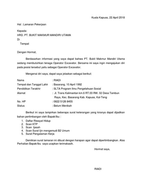 Dengan hormat, berkenaan dengan informasi bahwa sd n ronggo 01 sedang membutuhkan seorang guru pengajar bahasa indonesia, maka dengan ini saya mengajukan permohonan lamaran kerja untuk posisi yang telah disebutkan di. 50+ Contoh Surat Lamaran Kerja Tulis Tangan Asli - BERBAGI ...