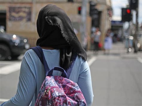 New zealand pauses victoria travel bubble. Girl in Melbourne wearing a hijab - ABC News (Australian ...