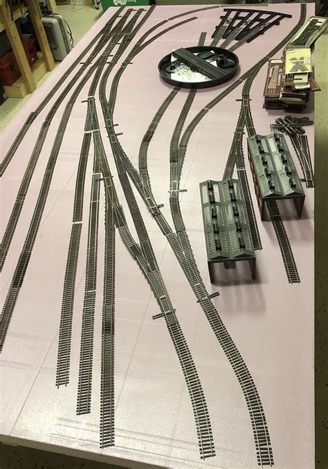 A model railway site designed for beginners to railway modelling. Bill's 4x16 modular layout - Model railroad layouts plansModel railroad layouts plans