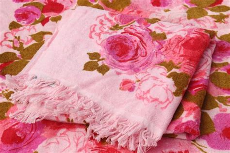 Vintage Cannon Bath Towels And Wash Cloths W Retro Roses Floral On Pink