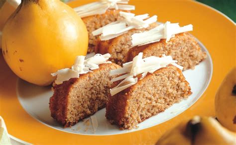 Leckerer quittenkuchen mit in weißwein gedünsteten quitten auf knusprigem mürbeteig. Quittenkuchen • Rezept • GUSTO.AT