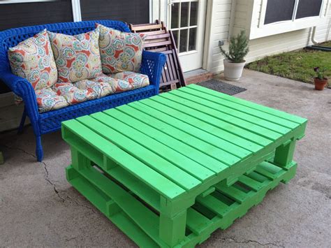 DIY Pallet Table: Simple and Stylish